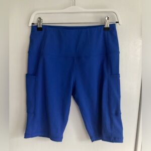 Oalka athletic/yoga shorts size M